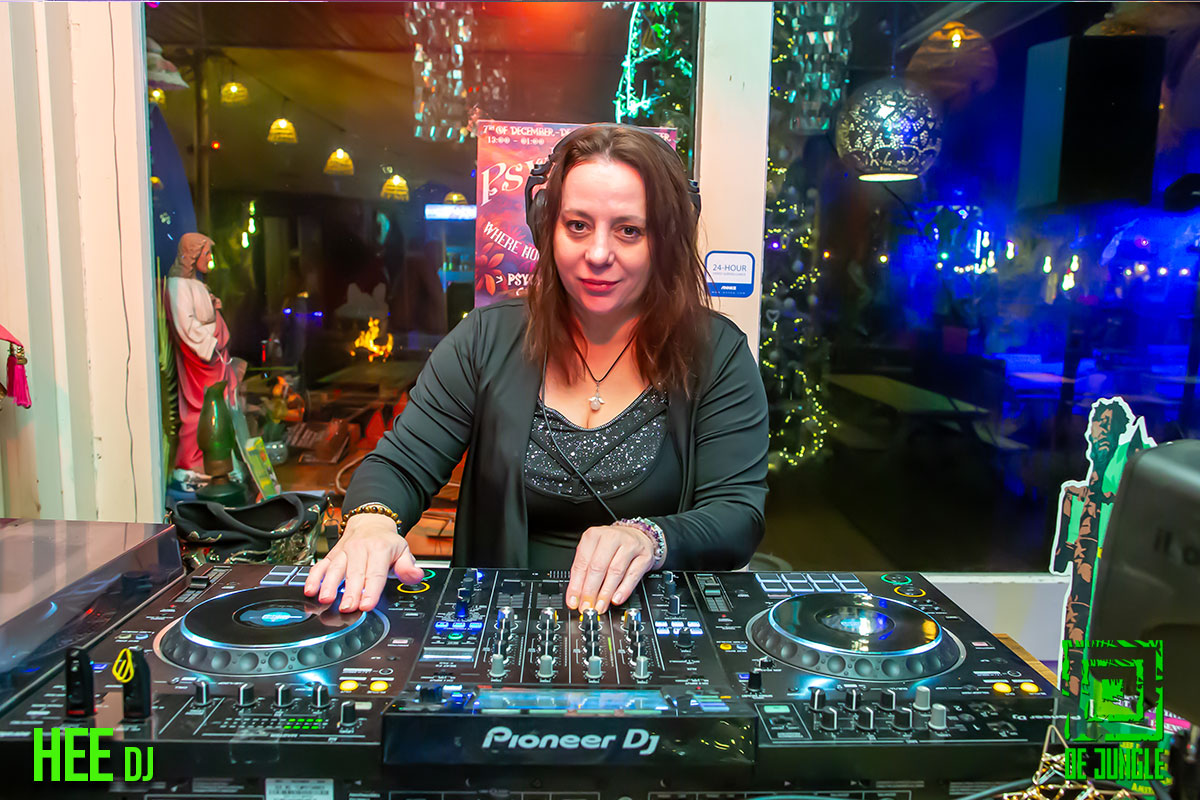 DJ in de Jungle.