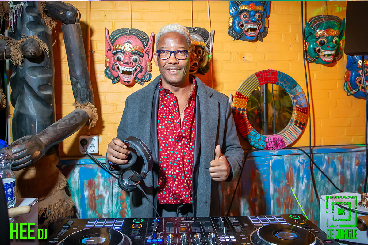 DJ in de Jungle.