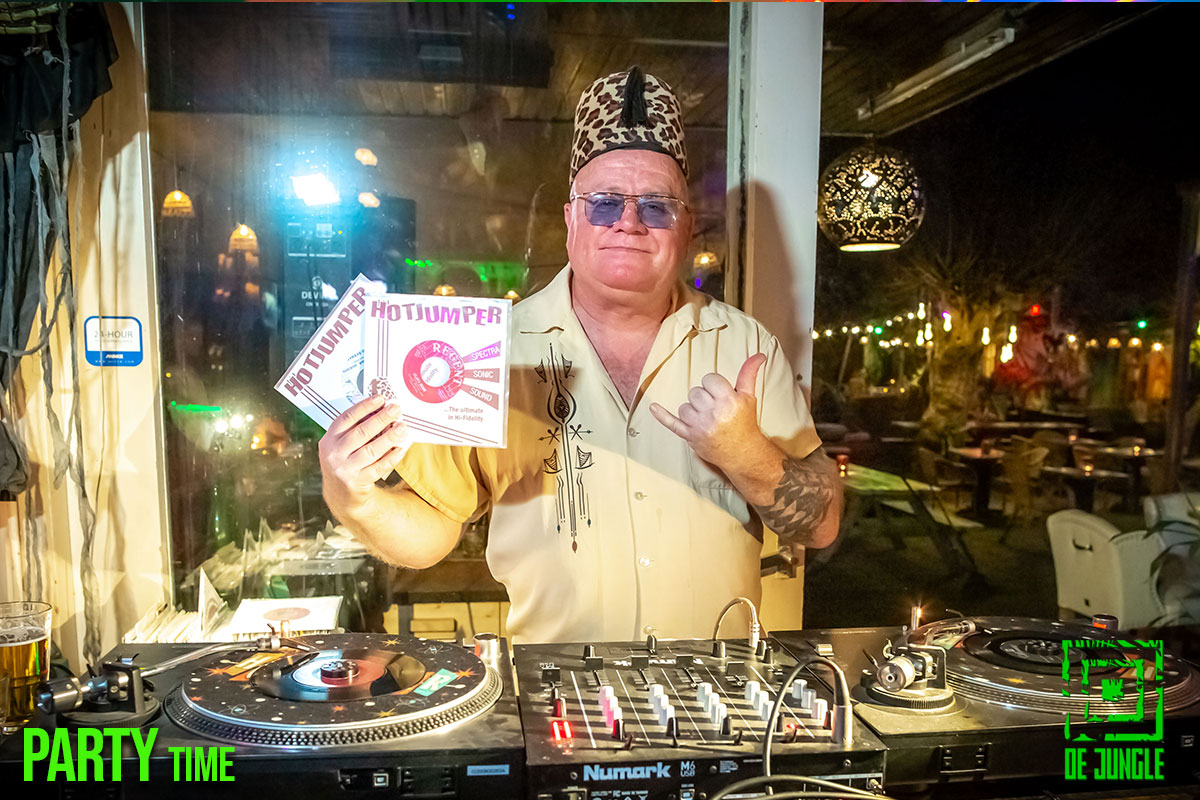 DJ in de Jungle.