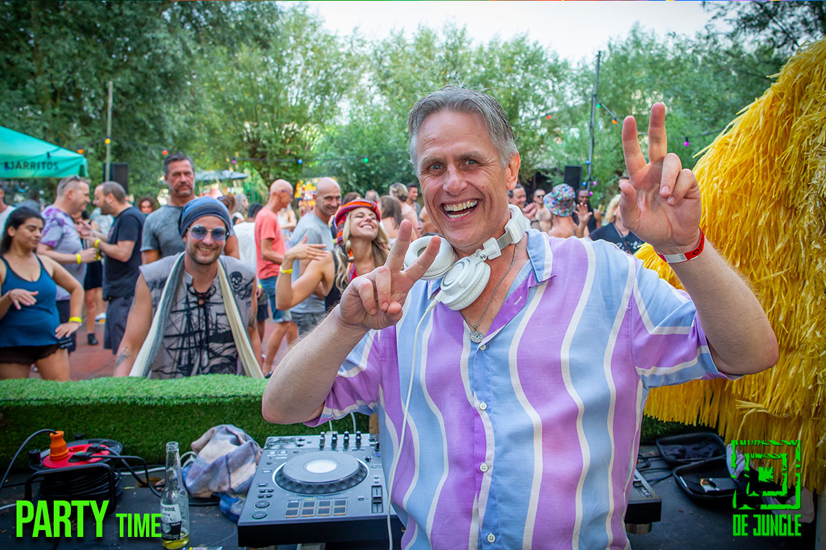 DJ in de Jungle.