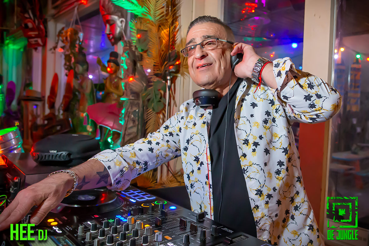 DJ in de Jungle.